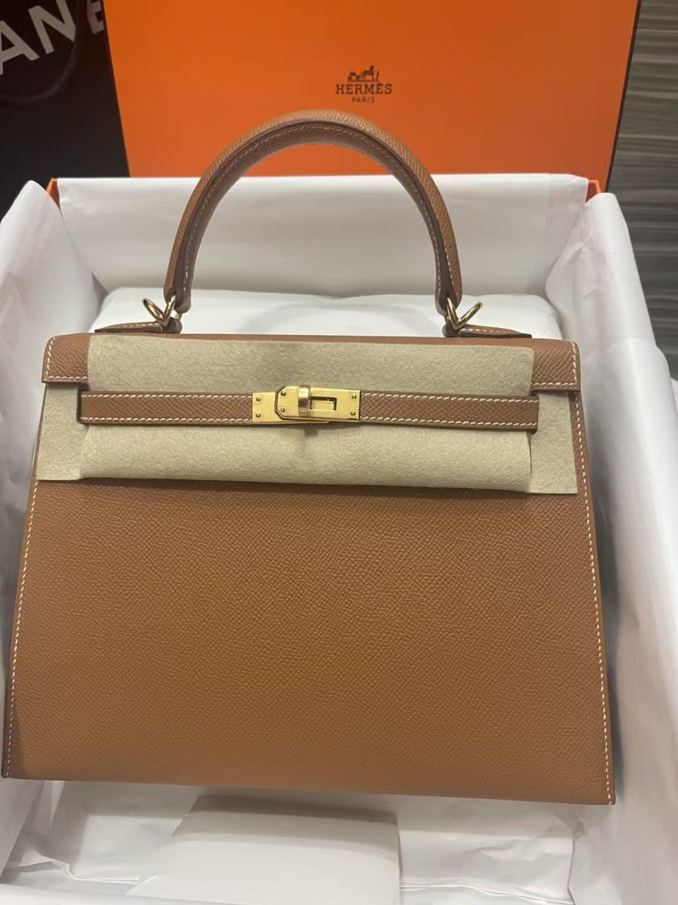 Kelly 25 Gold Epsom Gold