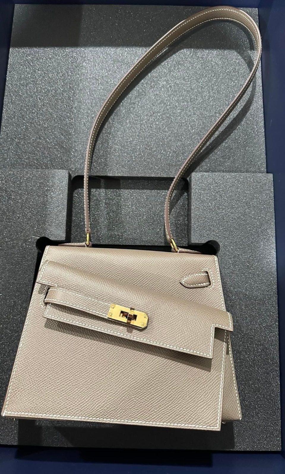 Kelly en Desordre Etoupe Gold