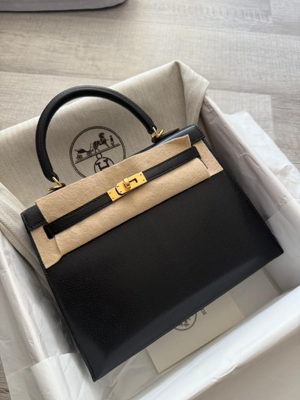 Kelly 25 Black Chevre Gold