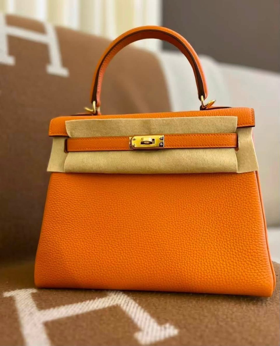 Kelly 25 Orange Togo Gold